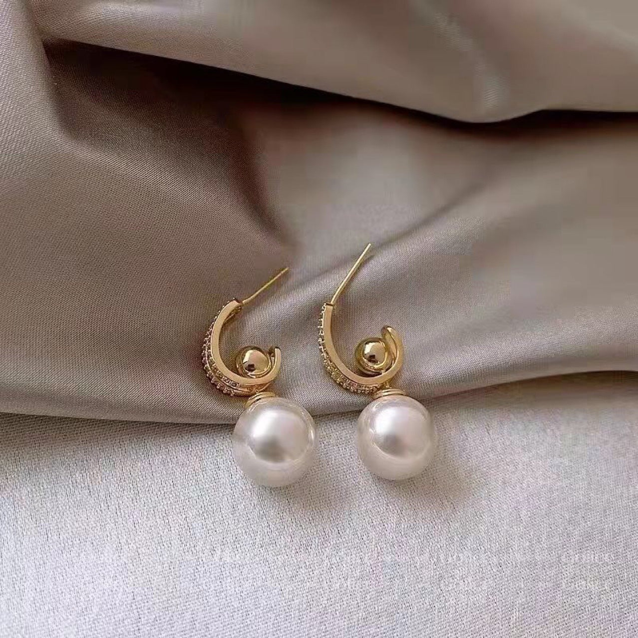 Multiple Ways To Wear Pearl Earrings - Exquisite Women's Eardrops | Prime Care