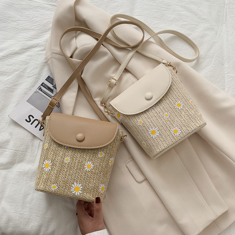 女士时尚拉菲草编单肩包，饰有褶皱细节