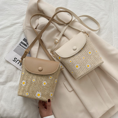 女士时尚拉菲草编单肩包，饰有褶皱细节