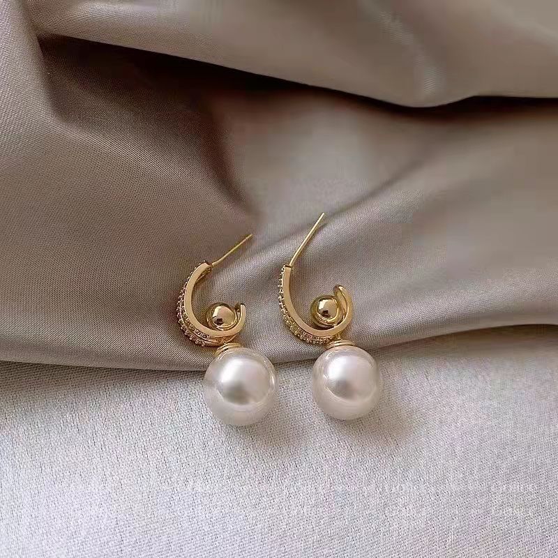 Multiple Ways To Wear Pearl Earrings - Exquisite Women's Eardrops | Prime Care